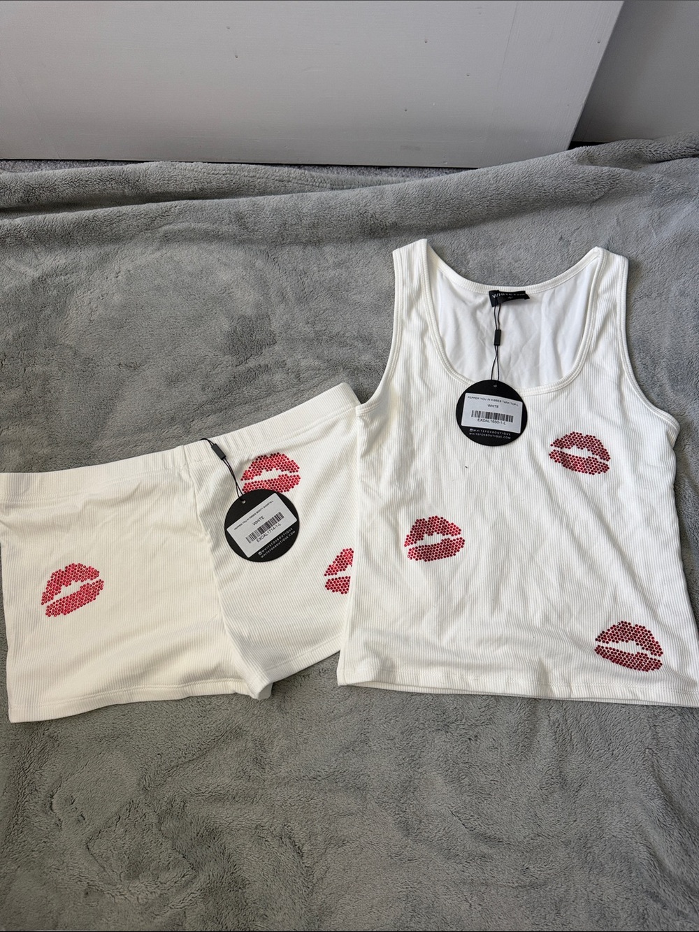 WHITE FOX Ribbed Tank Top with red Lip rhinestones